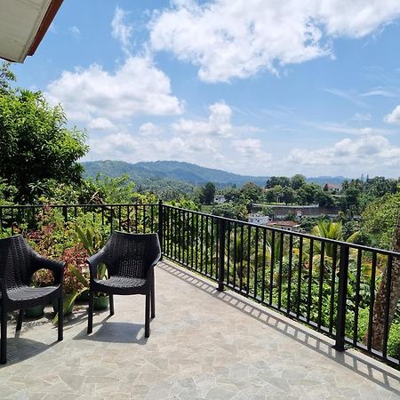 Squirrel'S Nest Hotel Kandy Bagian luar foto