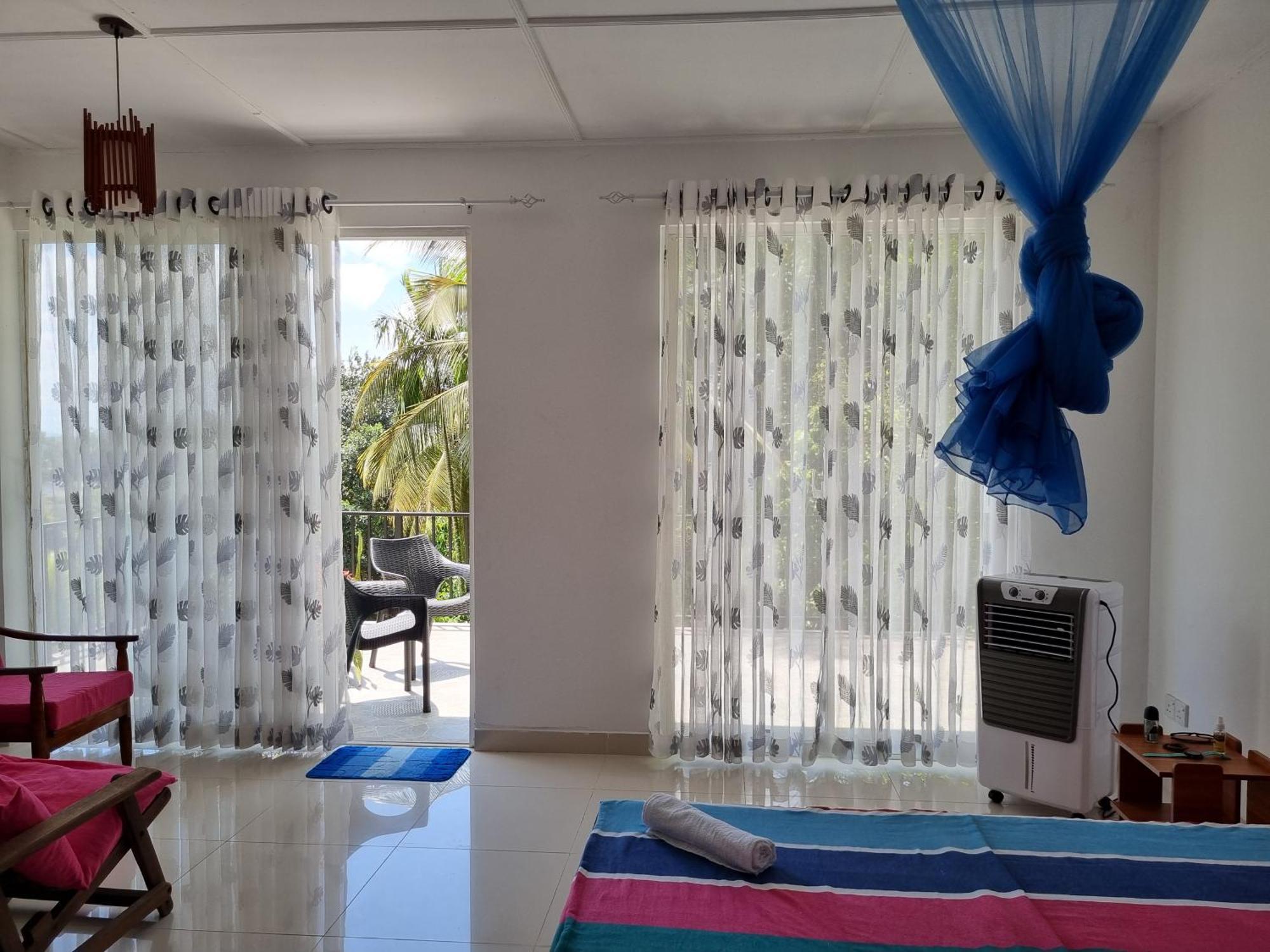 Squirrel'S Nest Hotel Kandy Bagian luar foto