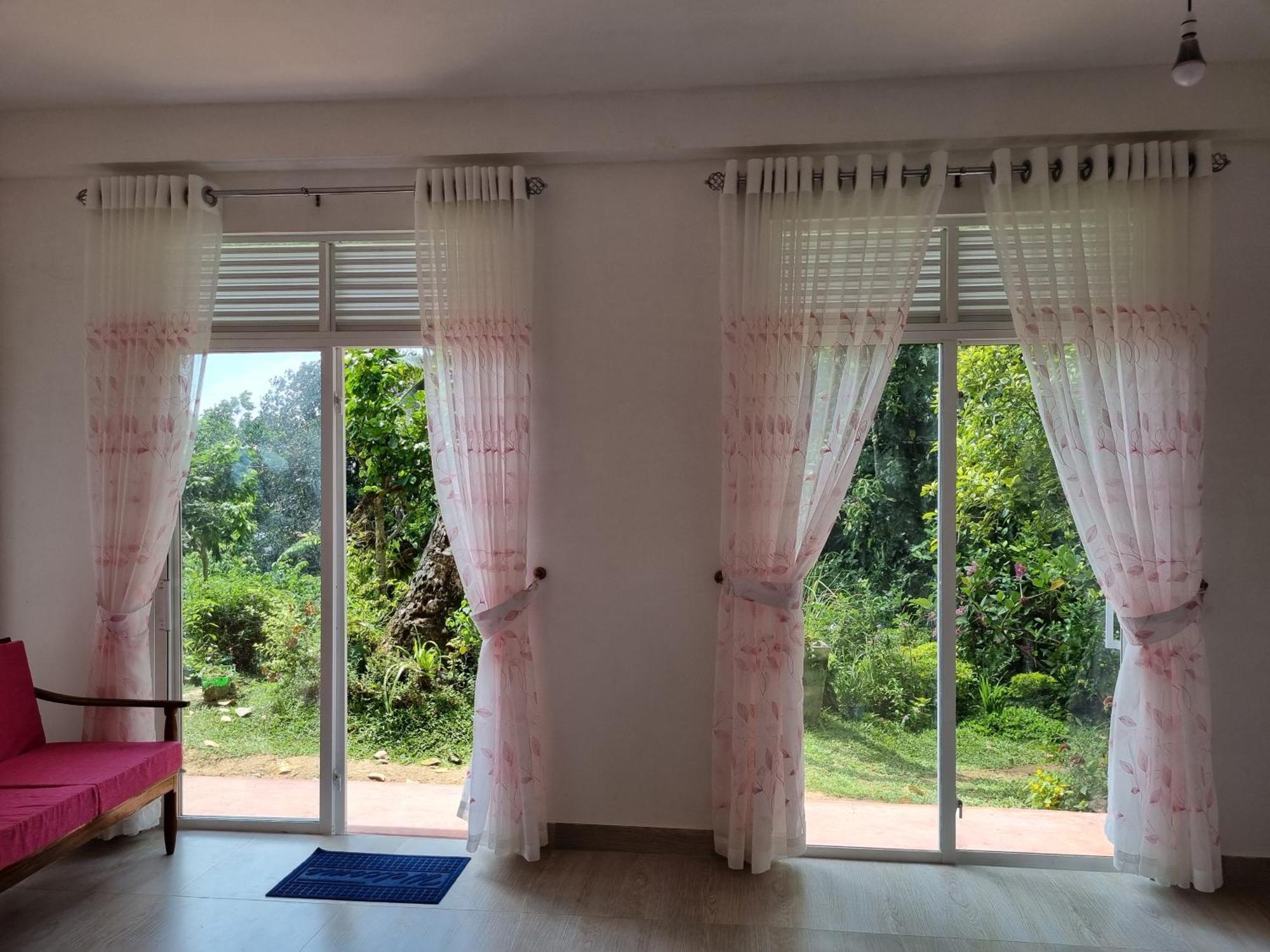 Squirrel'S Nest Hotel Kandy Bagian luar foto