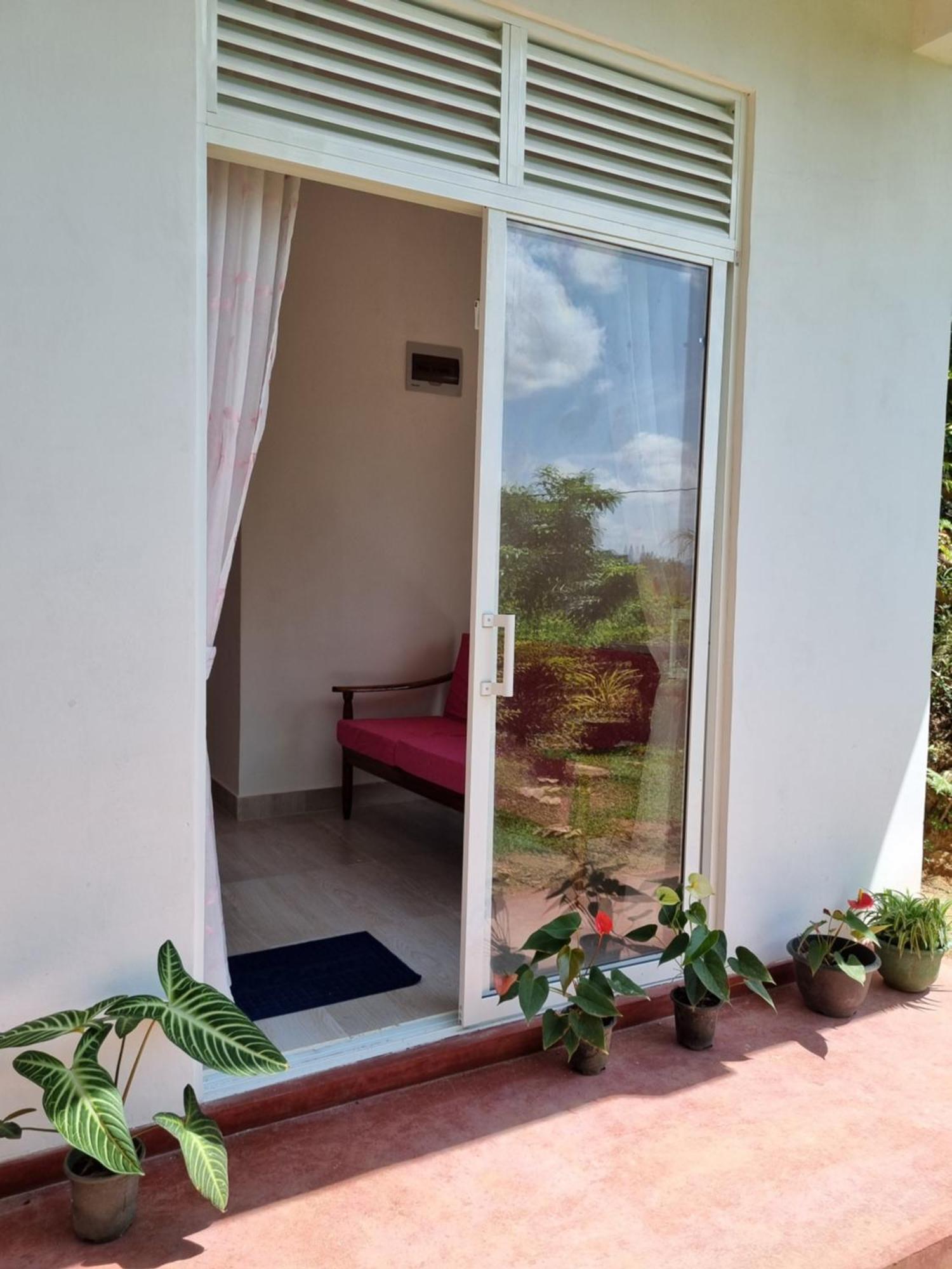 Squirrel'S Nest Hotel Kandy Bagian luar foto