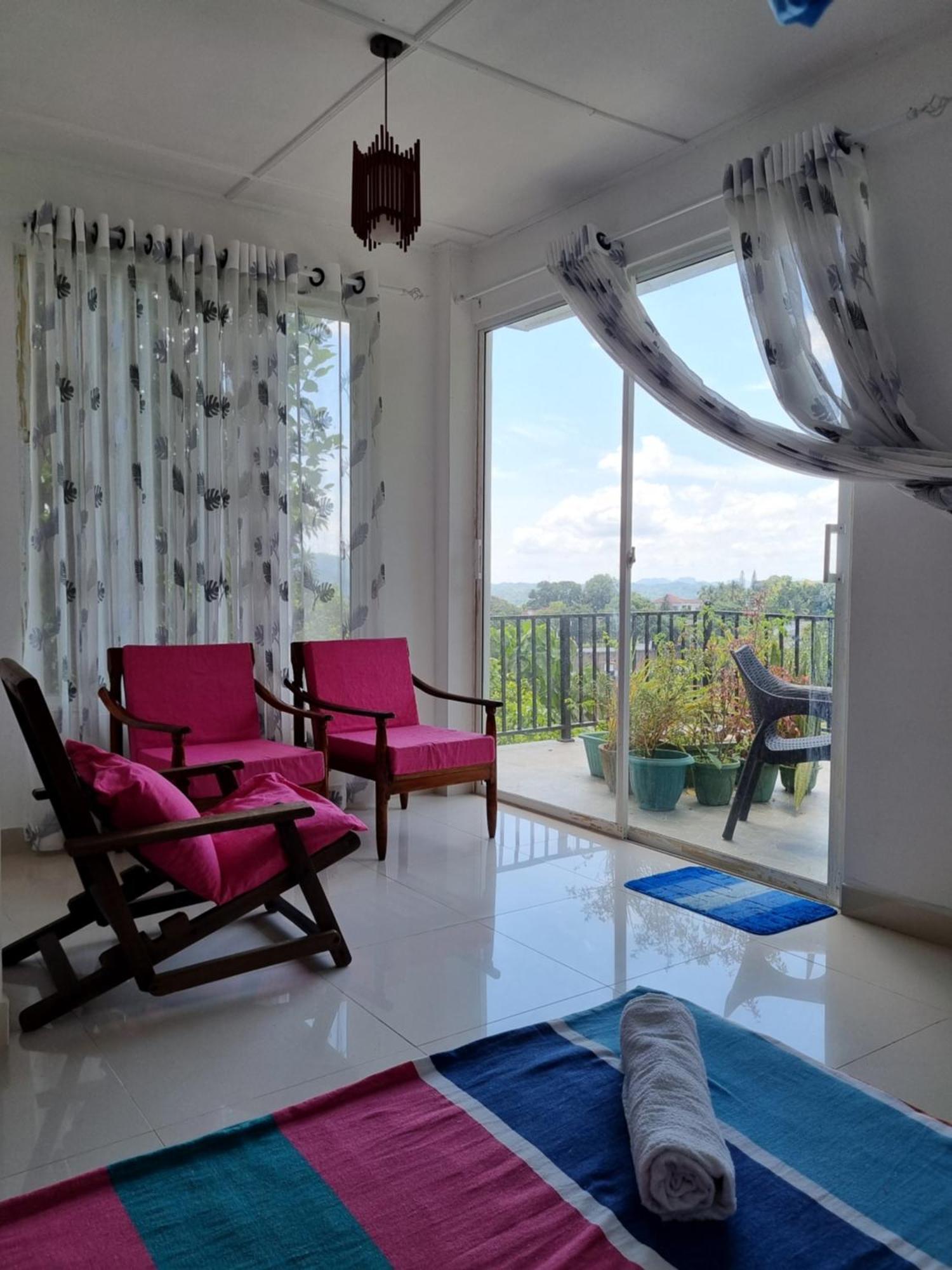 Squirrel'S Nest Hotel Kandy Bagian luar foto