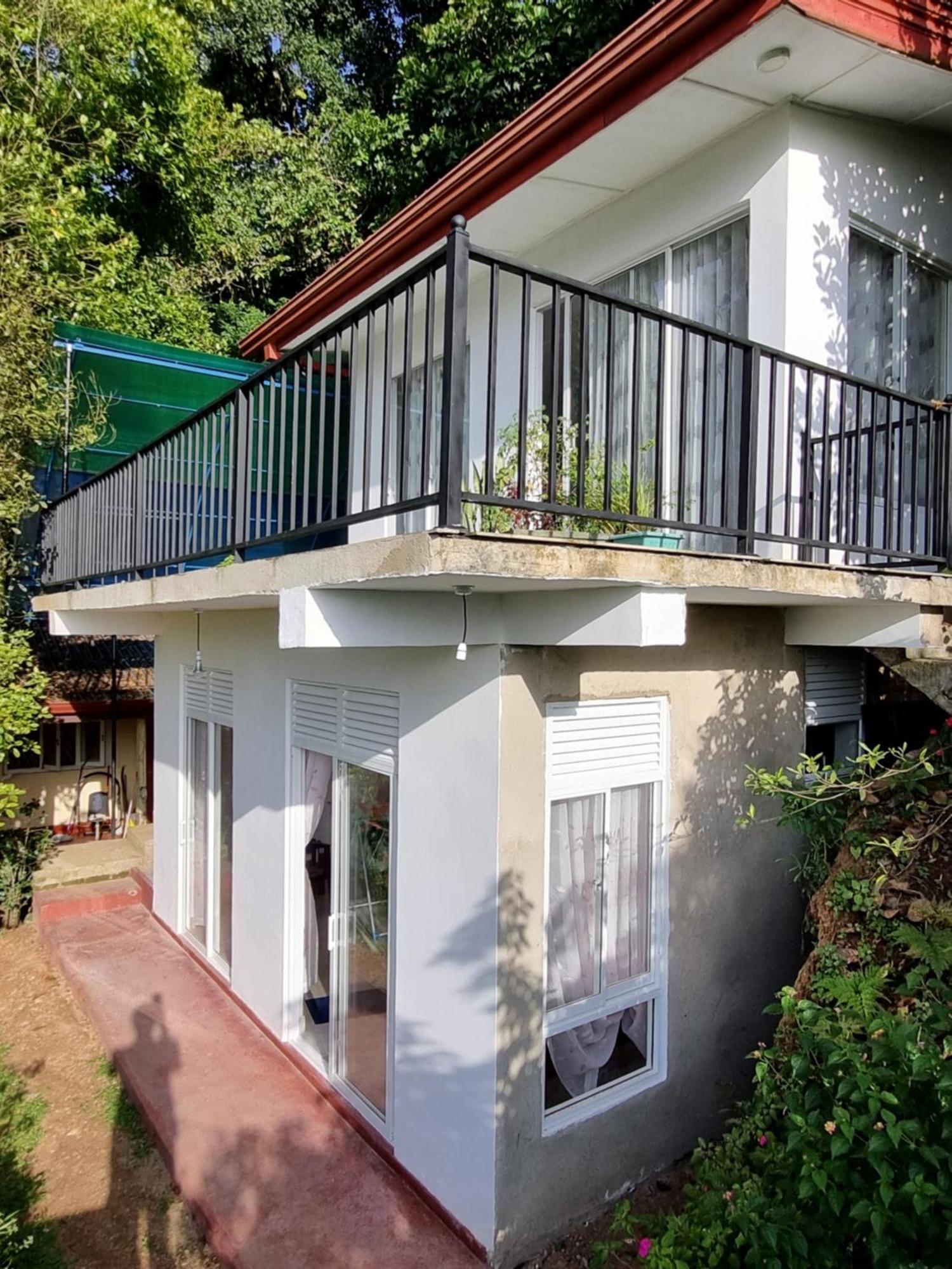 Squirrel'S Nest Hotel Kandy Bagian luar foto
