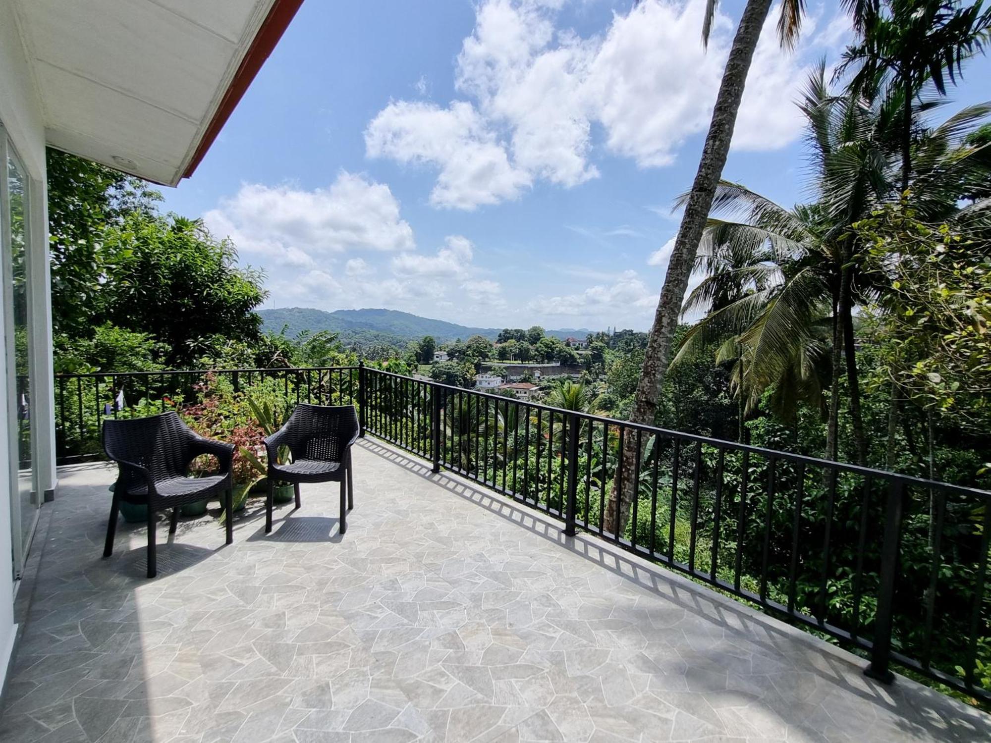 Squirrel'S Nest Hotel Kandy Bagian luar foto