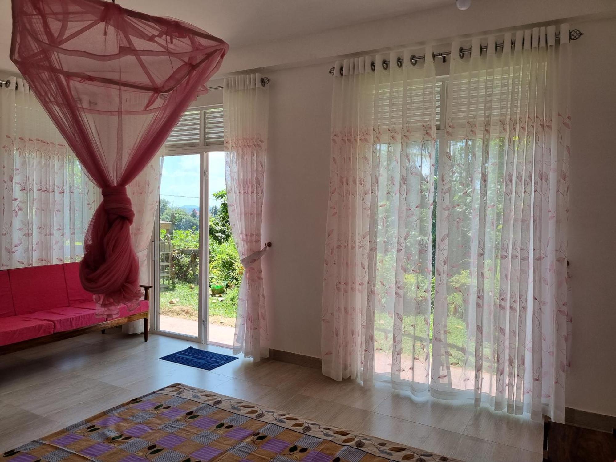 Squirrel'S Nest Hotel Kandy Bagian luar foto
